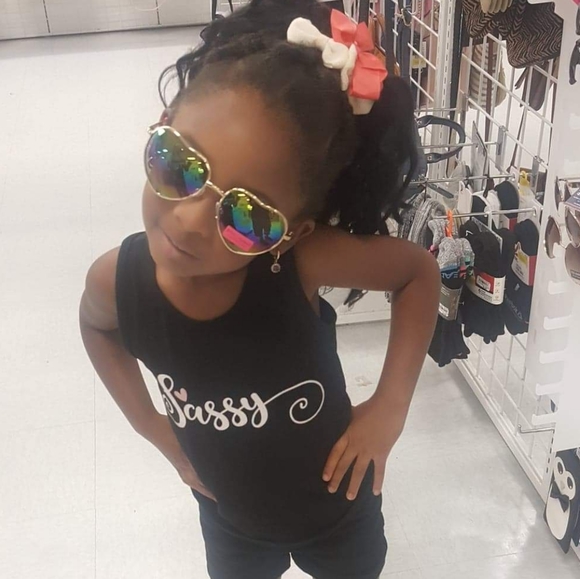 Meet your Posher’s Chiquita & Michael Womic❤️❤️ - Picture 14 of 16